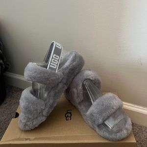 UGG Oh Yeah slides. Gray Size 9. Minimal wear. Like new